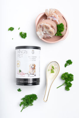 Bánh thưởng siêu cấp nước "Giò heo hầm nước dùng King’s Pet" là dòng bánh thưởng dinh dưỡng hàng đầu được sản xuất tại Việt Nam