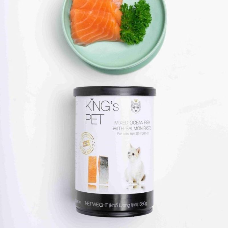 Thức ăn dinh dưỡng tiện lợi cho mèo cưng.