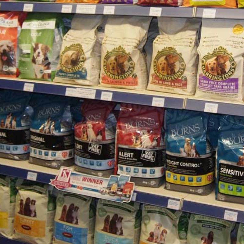Lưu ý khi mua thức ăn chó mèo tại shop.